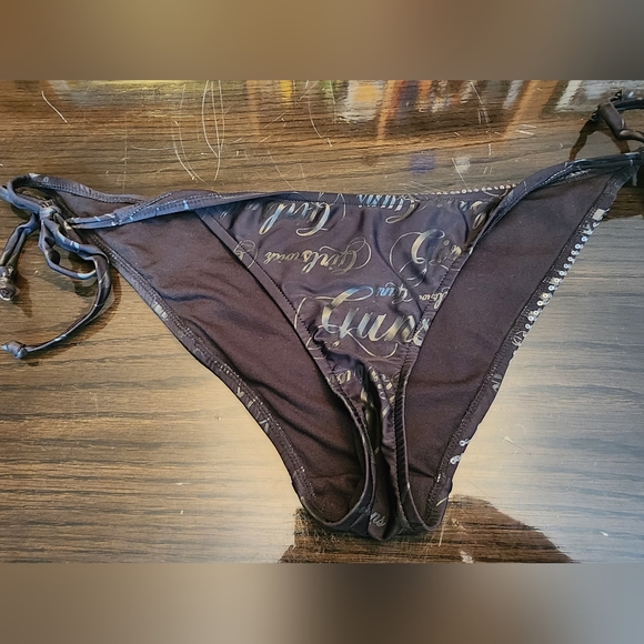 Girls with guns bikini bottoms - Picture 2 of 5